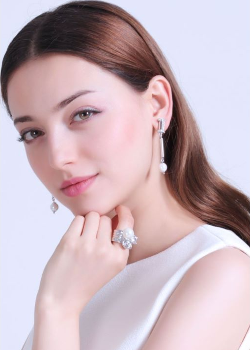 Futuristic Earrings – Geometric White Gold Design with Shell Pearl & Zircon